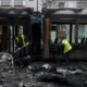 Retiro de escombros en Dublín el viernes, tras las escenas violentas en el centro de la ciudad. Foto: DW.