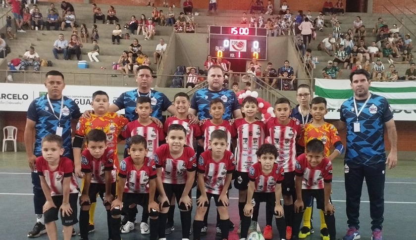 Plantel C9 de Coronel Oviedo, equipo que hiló su segunda victoria en el Campeonato Nacional. Foto: Fútbol Ovetense.