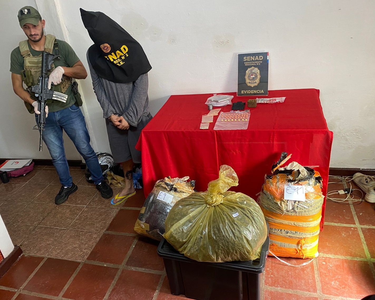 Joven detenido por supuesta venta de drogas. Foto: Senad.