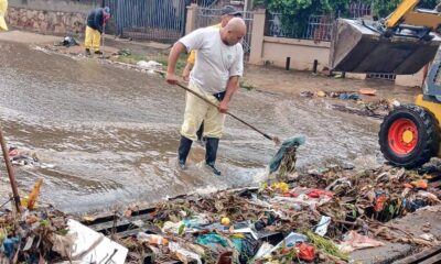 Servicios Urbanos recoge un montón de basuras tras las lluvias. Foto: Municipalidad de Asunción.