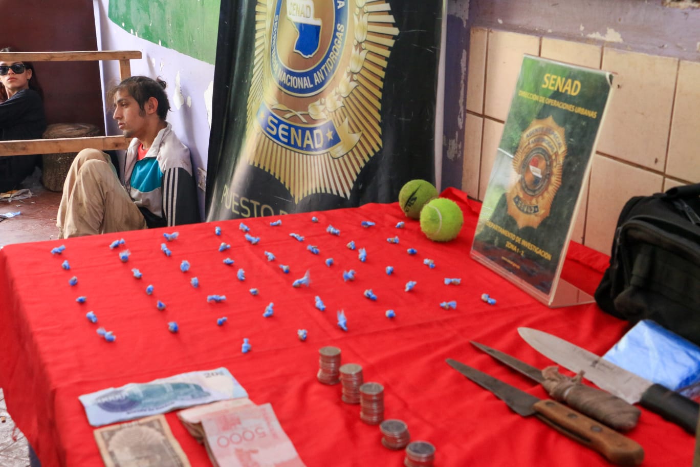 Intervención, encuentran droga oculta en pelotas de tenis y detienen a sospechoso. Foto: Senad.