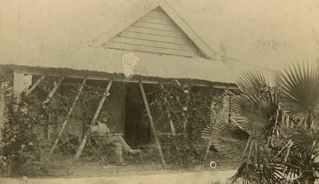 Jardín de la biblioteca de Colonia Cosme, Caazapá. Ca. 1900. Fuente: Universidad de Melbourne