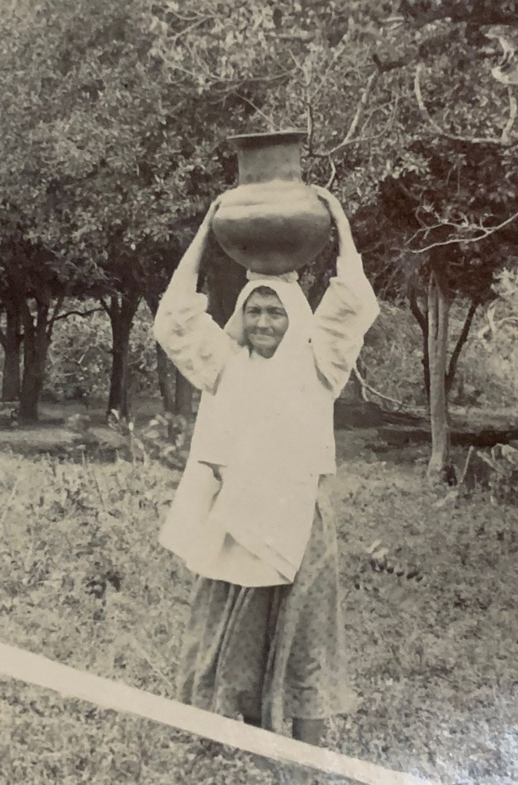 José Fresen, Mujer con kambuchi, ca. 1890. Cortesía