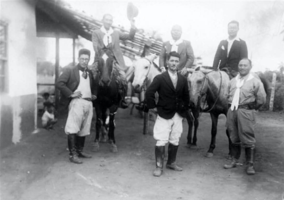 Desde La Colmena, el viaje a otras comunidades se hacía a caballo, 1940 © Emi Kasamatsu, “Descubra a los Nikkei”