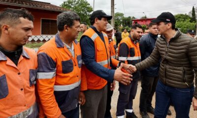 Santiago Peña visitó la ciudad de Ayolas. Foto: Presidencia.