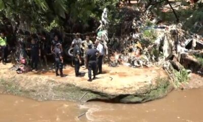 Momento en que econtraron camioneta de militares. Foto: Captura.