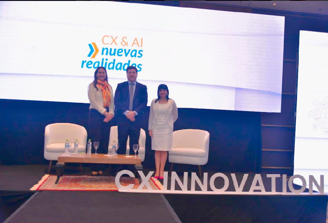 Viceministra y ministro de Industria, Lorena Méndez y Javier Giménez junto a Raquel Dentice,presidenta de la Asociación Paraguaya de Centros de Contacto & BPO. Foto: Gentileza.