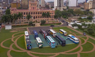 Flota de buses presentada por el sector privado. Foto: MOPC.