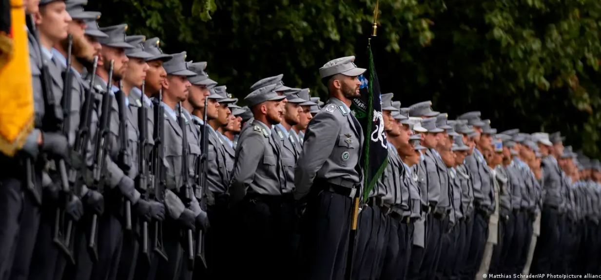 Soldados del Ejército alemán participan en una ceremonia en Múnich. Foto: DW.