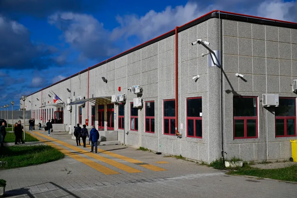 El juicio se llevó a cabo en un búnker especialmente construido en Lamezia Temre, al sur de Italia, en medio de preocupaciones por la seguridad. (Crédito: Valeria Ferraro/AP)