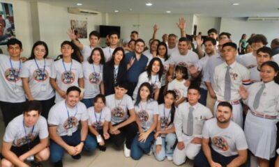 Santiago Peña durante el encuentro con los estudiantes. Foto: Presidencia.