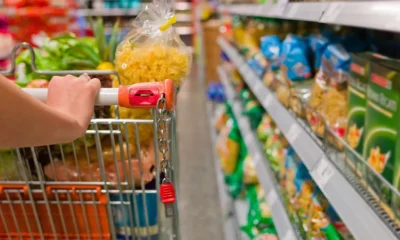 Productos expuestos en supermercado. Foto referencial.