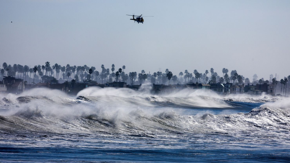 Ola de mar en California. Foto: CNN