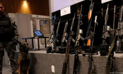 Armas confiscadas por la Policía de Rio de Janeiro. Foto: DW-