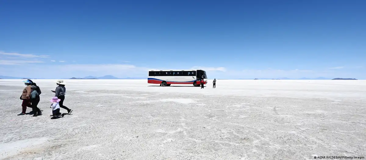 Salar de Uyuni en los andes de Bolivia, territorios ricos en litio. Foto: DW.