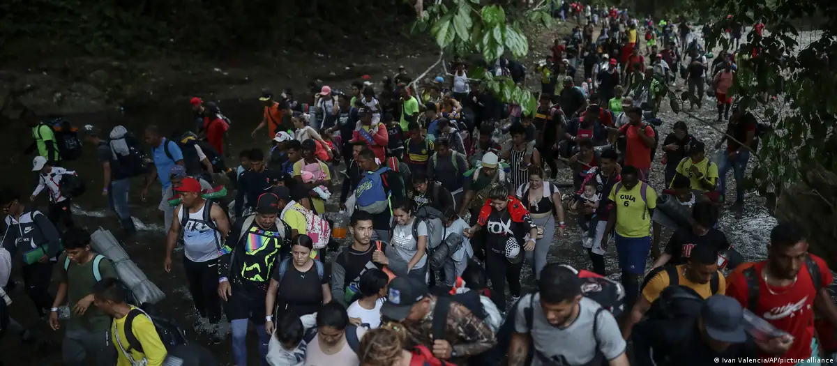 Miles de migrantes cruzan cada mes la selva del Darién desde Colombia a Panamá, con la esperanza de llegar a Estados Unidos. Foto: DW.