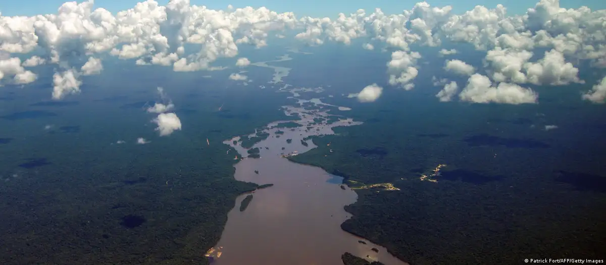 La región del Esequibo, en Guyana, rica en petróleo y otros recursos, que Venezuela pretende anexionar a su territorio. Foto: DW.