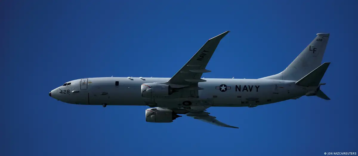 Avión P-8A Poseidón antisubmarino del Ejército estadounidense, equipado con misiles antibuque. Foto: DW.