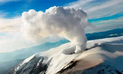 El volcán Nevado del Ruiz, en Colombia experimenta erupciones pequeñas desde hace diez años. Foto:DW.