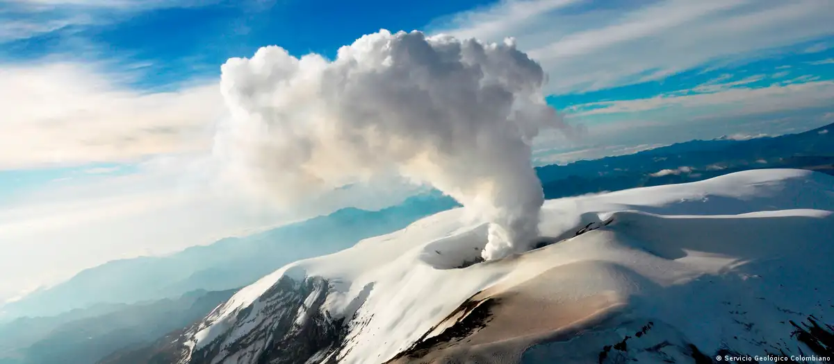 El volcán Nevado del Ruiz, en Colombia experimenta erupciones pequeñas desde hace diez años. Foto:DW.