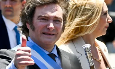 Javier Milei, presidente de Argentina, junto a su hermana y mano derecha Karina Milei. Foto: DW.