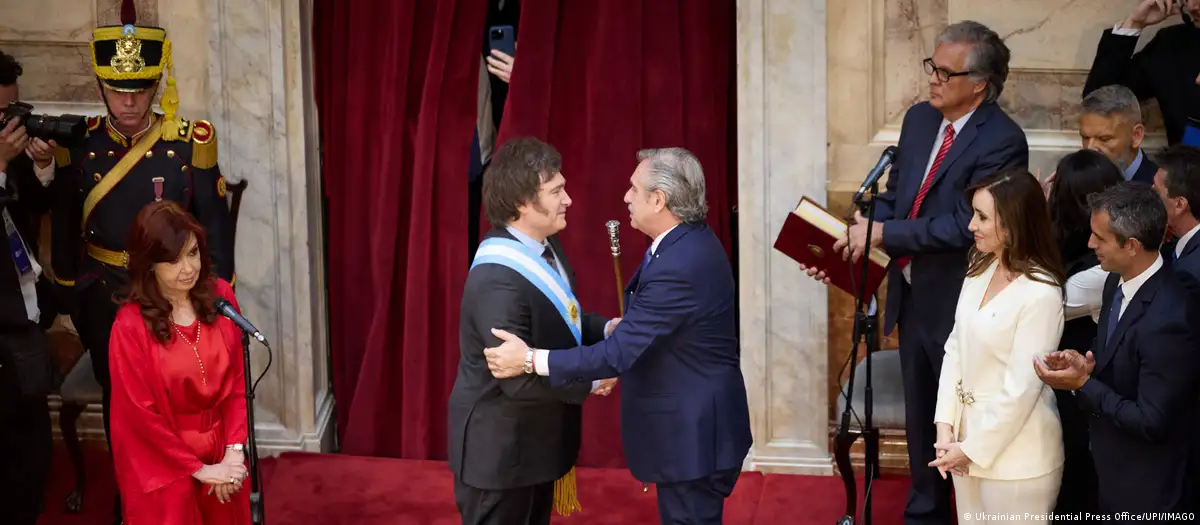 Javier Milei (izquierda) y el expresidente Alberto Fernández. Imagen de archivo.