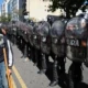 Presencia policial en protestas en calles de Argentina. Foto: DW. Archivo.