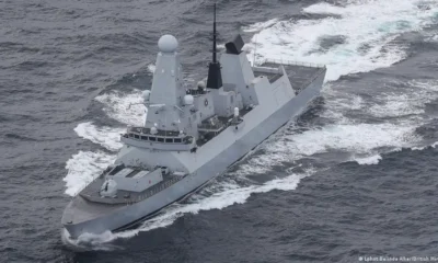 Imagen del buque de guerra de la Marina británica en unas maniobras frente a la costa de Escocia. Foto: DW.