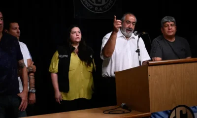 Héctor Daer anuncia la convocatora de la huelga general en la sede de la Confederación General del Trabajo en Buenos Aires. Foto: DW.