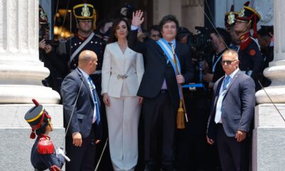 El nuevo presidente de Argentina saliendo del Congreso. Foto: Agencias.