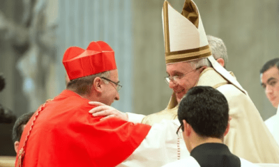 El cardenal y arzobispo de Montevideo, Daniel Sturla, junto al Papa Francisco. Foto: Infobae.