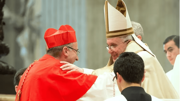 El cardenal y arzobispo de Montevideo, Daniel Sturla, junto al Papa Francisco. Foto: Infobae.