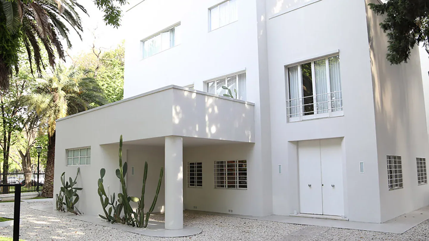 Sede del Fondo Nacional de las Artes. La casa perteneció a Victoria Ocampo y fue diseñada por Le Corbusier. Cortesía