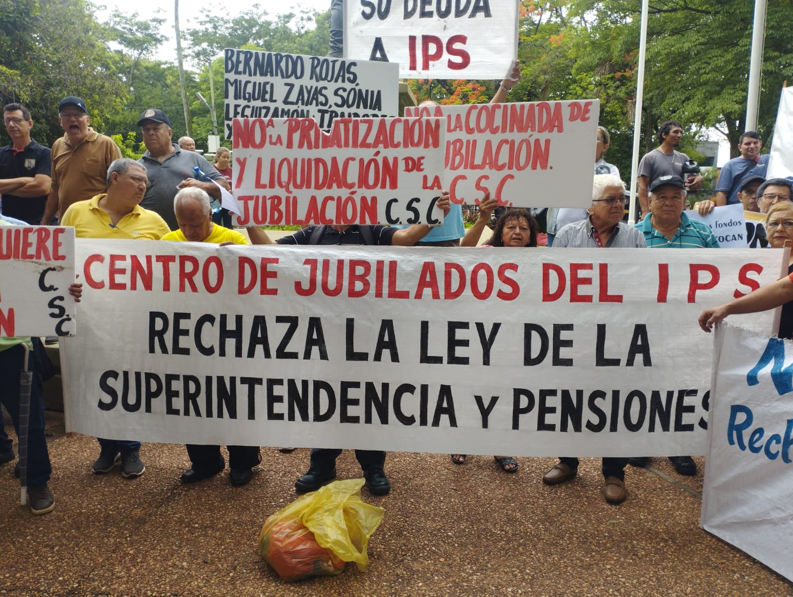 Manifestación contra el uso de los fondos jubilatorios. Foto: 650 AM