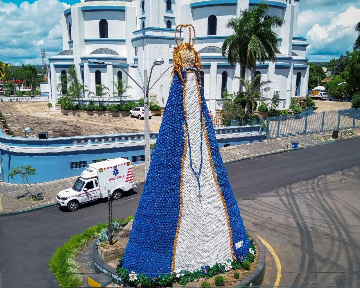 Virgen de Caacupé con Botellas de Plástico. Foto: Municipalidad de Ciudad del Este.