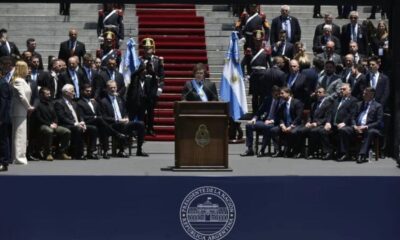 Desde las escalinatas del Congreso argentino, Javier Milei dio su primer discurso como presidente. Foto: Télam