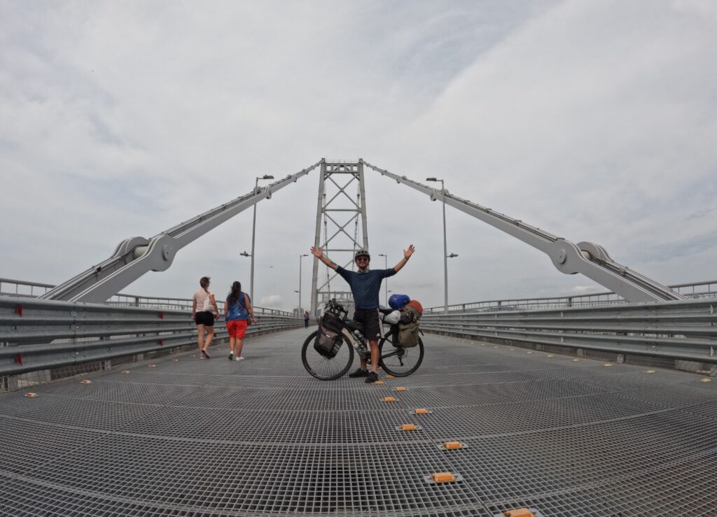 Puente Hercílio Luz, día peatonal. Foto: Alfredo Guachiré.