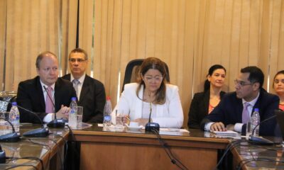 El ministro de Economía, Carlos Fernández Valdovinos fue convocado por los integrantes. Foto: Gentileza.