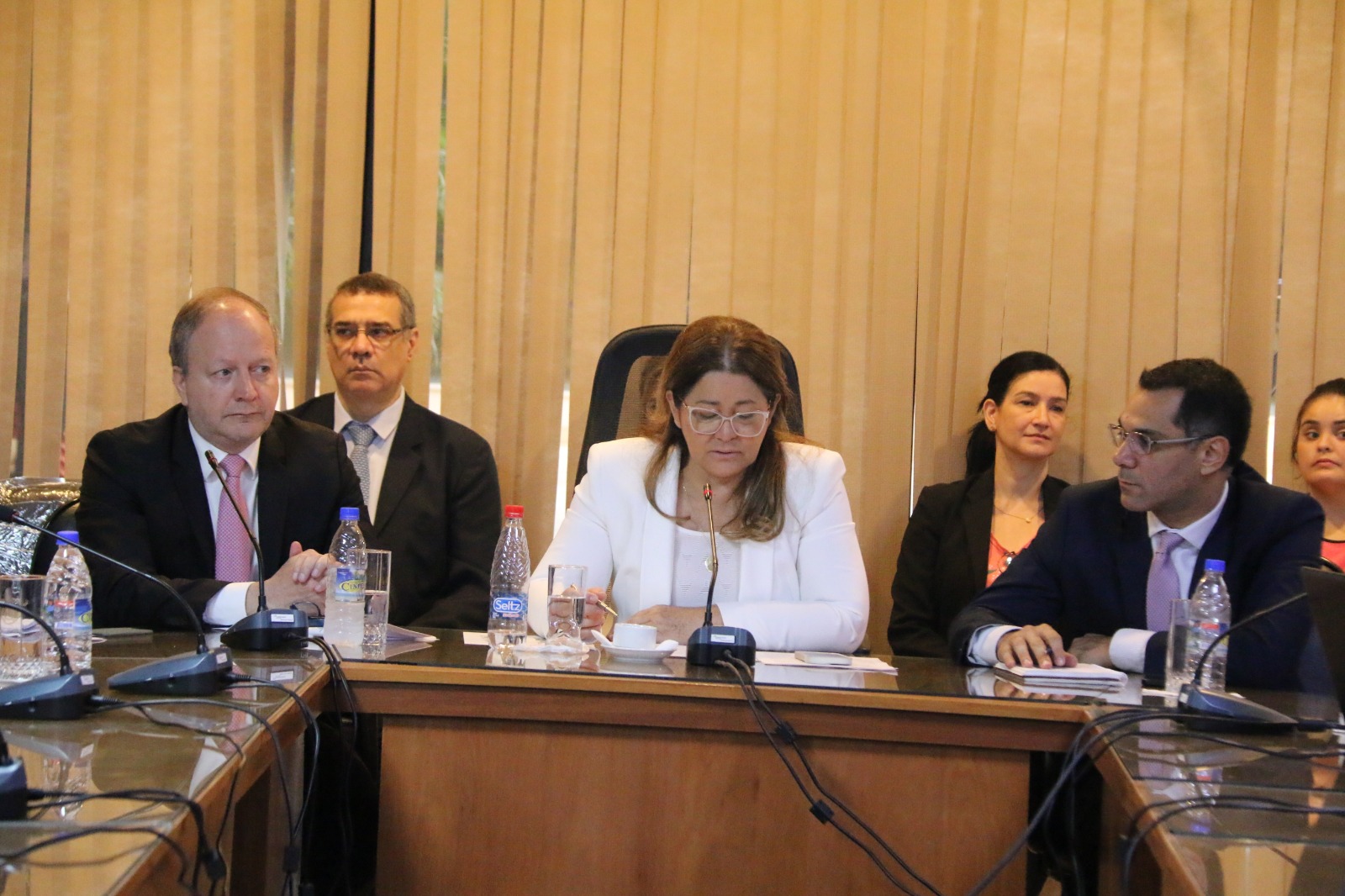 El ministro de Economía, Carlos Fernández Valdovinos fue convocado por los integrantes. Foto: Gentileza.