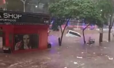 Vehículos inundados en Ciudad del Este. Foto: Gentileza.