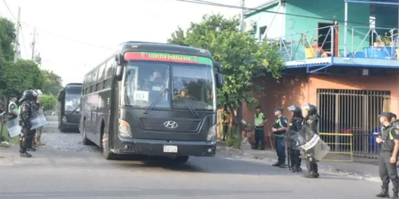 Traslado de reos de Tacumbú. Foto: Radio Ñandutí.