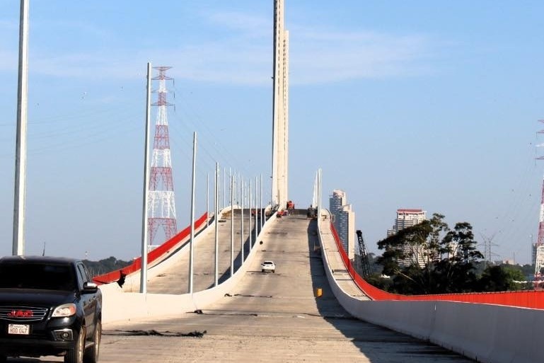 Acceso al Puente Héroes del Chaco. Foto: MOPC.