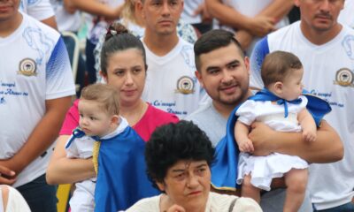 Familia durante misa en Caacupé. Foto: Gentileza.