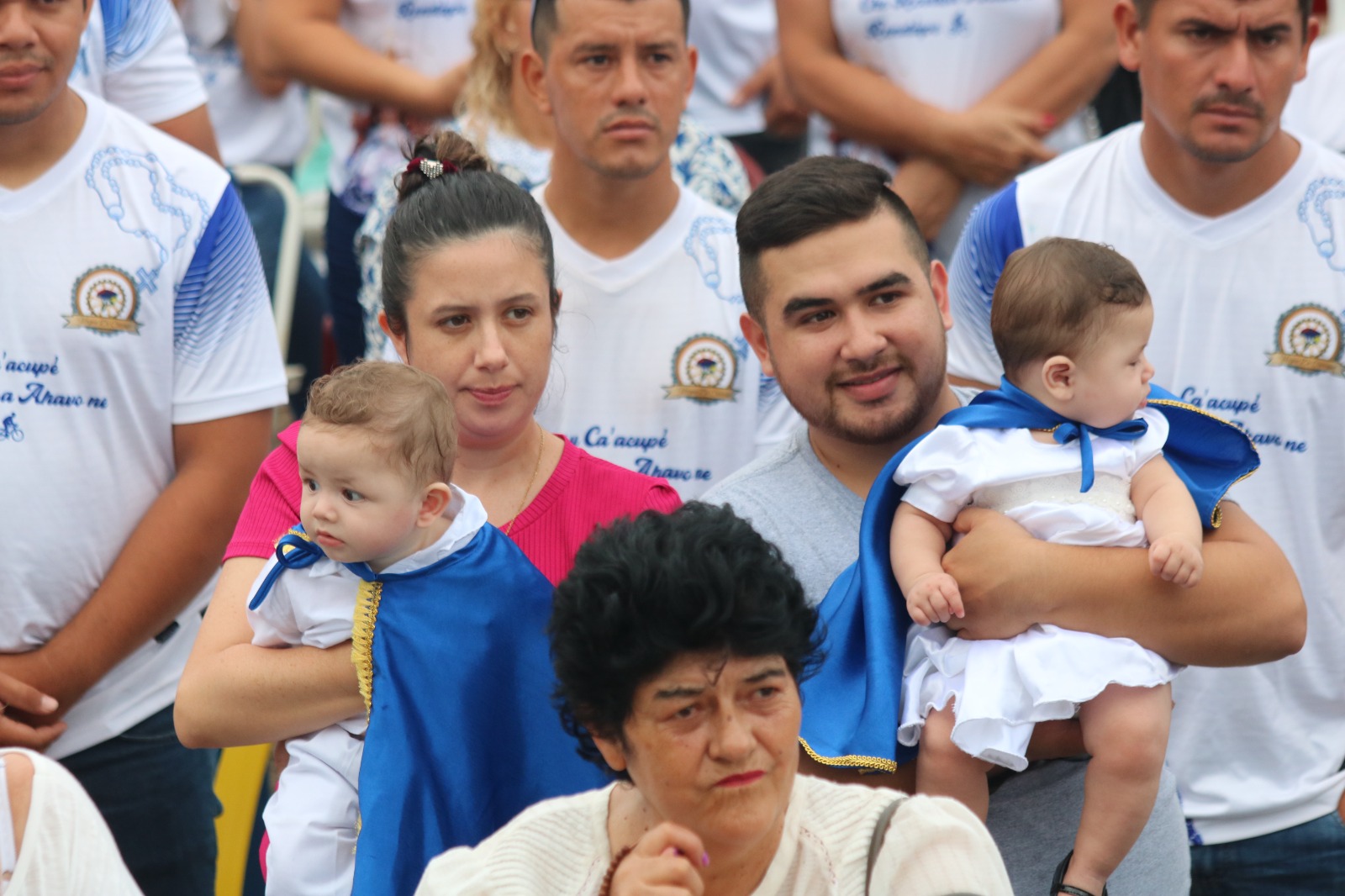 Familia durante misa en Caacupé. Foto: Gentileza.