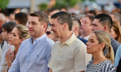 El presidente de la República, Santiago Peña, y el vicepresidente Pedro Alliana, asistieron a la misa central de Caacupé. Foto: Presidencia.