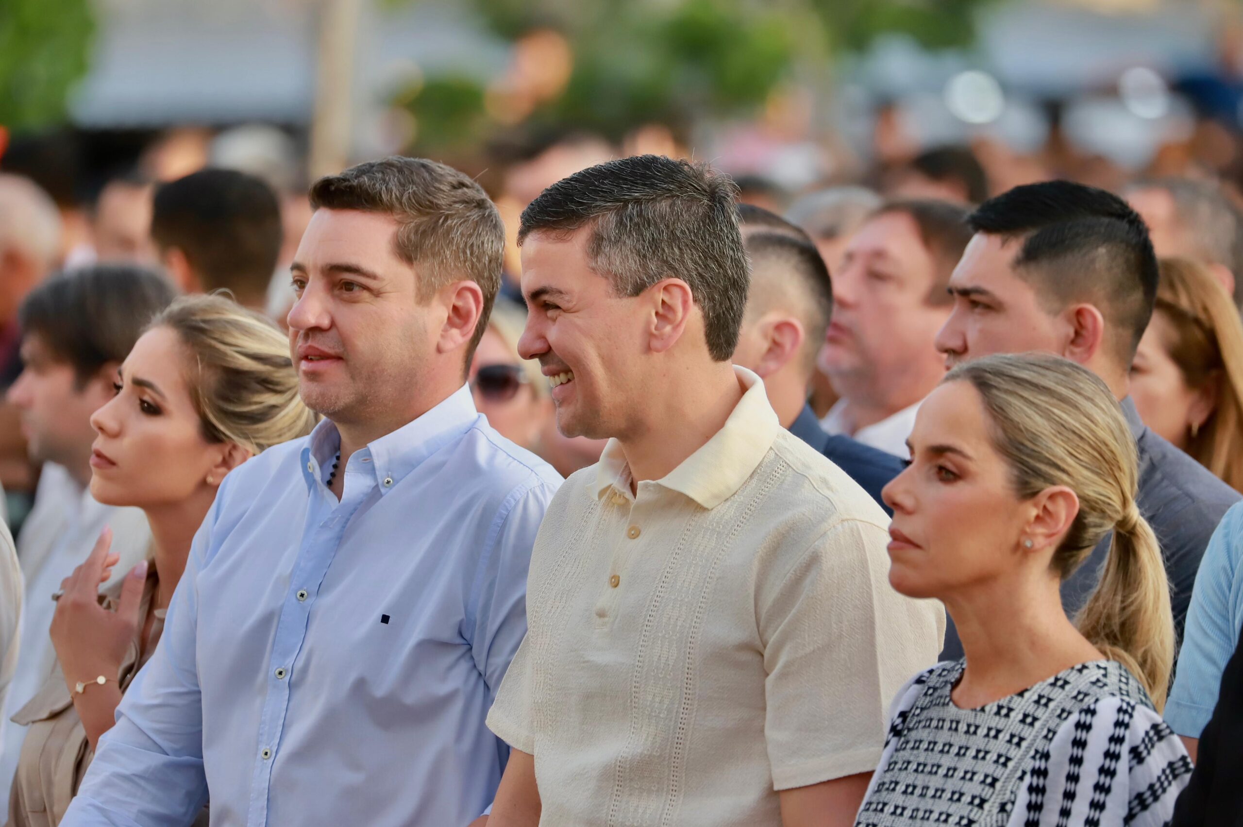 El presidente de la República, Santiago Peña, y el vicepresidente Pedro Alliana, asistieron a la misa central de Caacupé. Foto: Presidencia.