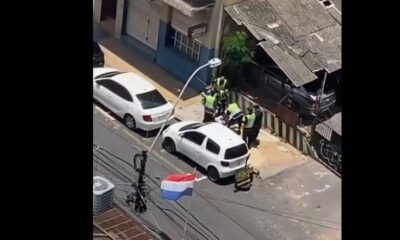 Policías actúan con violencia contra manifestantes. Foto: Captura.