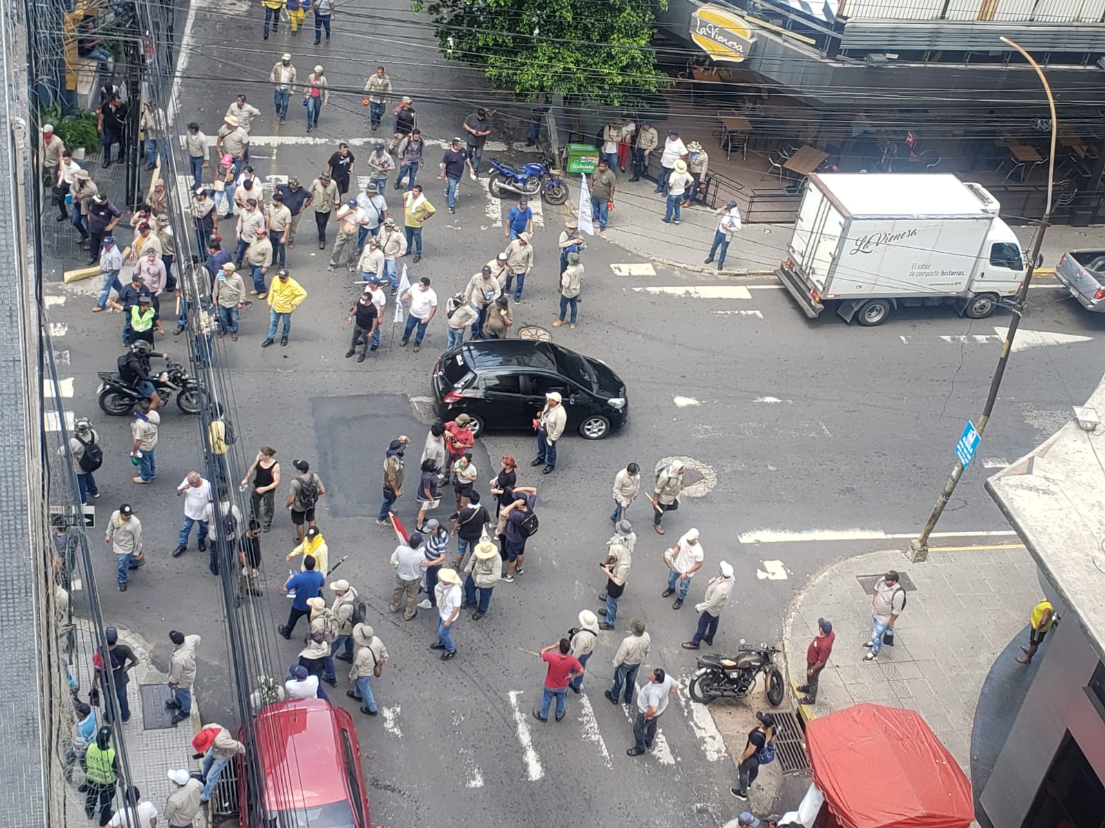 Manifestantes en la zona del centro de Asunción. Foto: Gentileza.