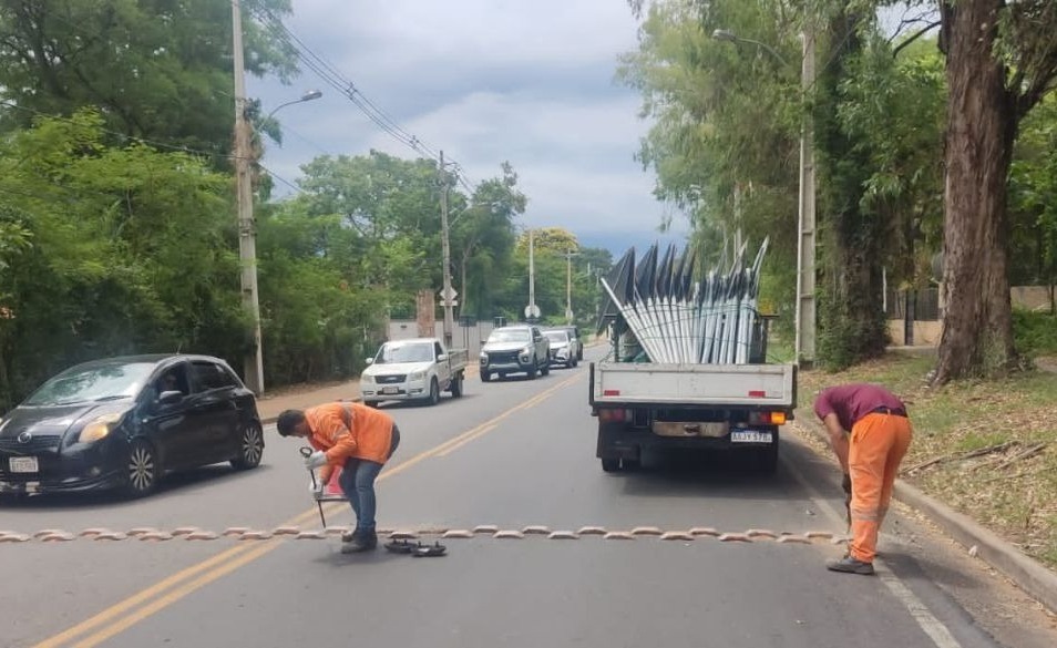 Retiro de reductores de velocidad. Foto: MOPC.