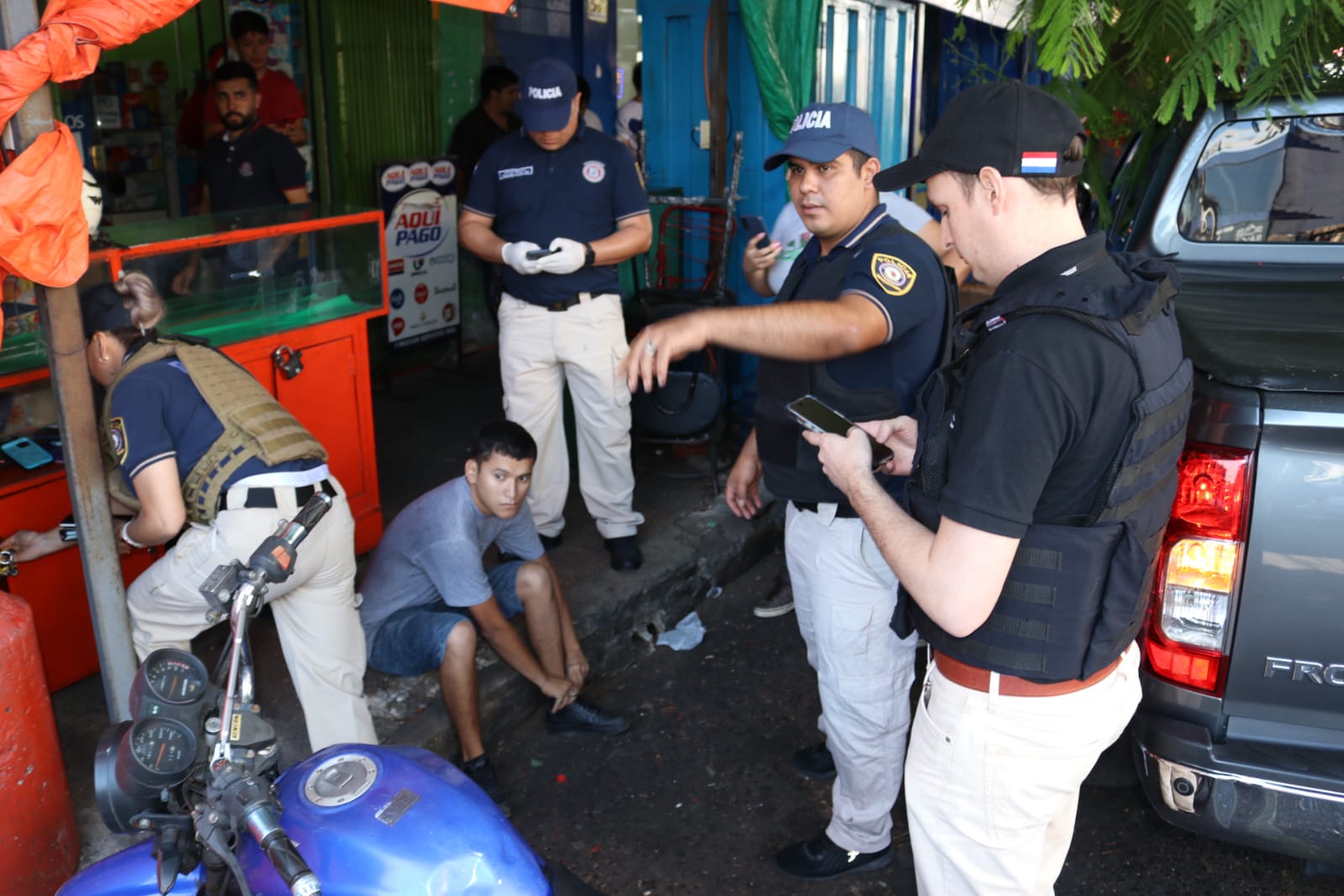 Allanamientos por presunta venta de celulares presumiblemente ilegales. Foto: Ministerio Público.